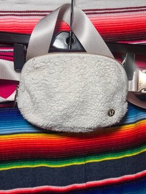 Lululemon Everywhere Fleece Belt Bag Light Ivory